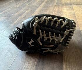 Genb125 Louisville Slugger Tpx Helix Black Leather 11.5 Inch Glove Genb125 Louisville Slugger Tpx Helix Black Leather 11.5 Inch Glove