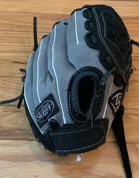 Gerb19105 Louisville Slugger Rht 10.5 Inch Ls Xtrasoft Lining Right Hand Throw Glove