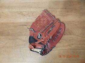 L1275s Louisville Slugger Glove Mitt 12.75 Inch Rht Left Hand Thrower L1275s Louisville Slugger Glove Mitt 12.75 Inch Rht Left Hand Thrower