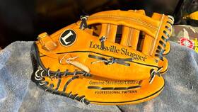 Lf1300 Louisville Slugger Louieville Left Handed Softball Baseball Glove 13.0 New Clean Lf1300 Louisville Slugger Louieville Left Handed Softball Baseball Glove 13.0 New Clean