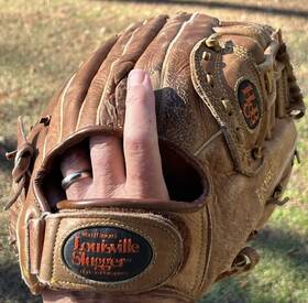 Lsg10p Louisville Slugger H And B Big Daddy Leather 13 Inch Rht Baseball Glove Mitt Lsg10p Louisville Slugger H And B Big Daddy Leather 13 Inch Rht Baseball Glove Mitt