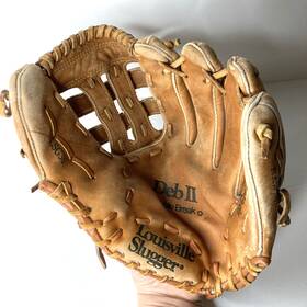 Lsg36 Louisville Slugger Baseball Glove Right Hand Throw 12 Inch Deb Ii Softball Rht Lsg36 Louisville Slugger Baseball Glove Right Hand Throw 12 Inch Deb Ii Softball Rht