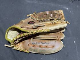 Lsg12 Louisville Slugger P2148 Super Ii Hgb Left Hand Baseball Gloves Read