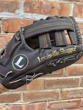 Tps1350c Louisville Slugger Tps1350 13.5 Inch Baseball Glove Leather Black Rht
