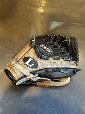 X1200s Louisville Slugger X-1200 Baseball/softball Glove Tpx Right Hand Throw 12 Inch