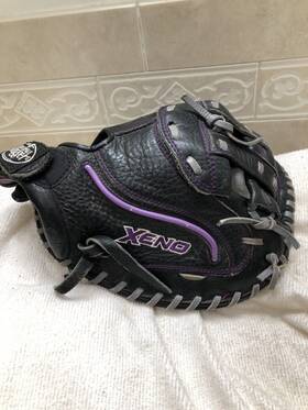 Xnbk6-ctm2 Louisville Xeno Women S Fully Broken In 33 Inch Softball Catchers Mitt Right Throw