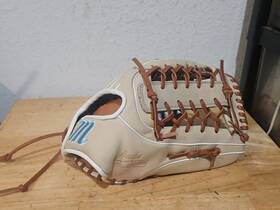 016mc014 Marucci Acadia Series 13 Inch Fastpitch Softball Glove - Rht New 016mc014 Marucci Acadia Series 13 Inch Fastpitch Softball Glove - Rht New