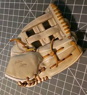 Ox97r3 Marucci Cmtn Right Hand Throw Oxbow Limited 12.50 H Web Baseball Glove Ox97r3 Marucci Cmtn Right Hand Throw Oxbow Limited 12.50 H Web Baseball Glove