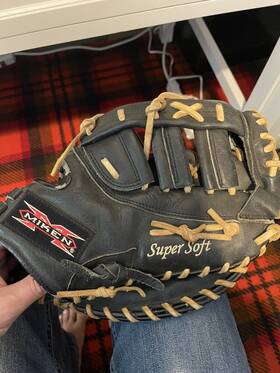 K0135-mt Miken Super Soft Series Msbft Softball First Base Mitt Glove 13.5 Inch Discontinued K0135-mt Miken Super Soft Series Msbft Softball First Base Mitt Glove 13.5 Inch Discontinued