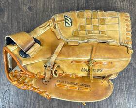 1401 Mizuno 041969526125 Mfr 14 Inch Professional Model Baseball Glove Rht