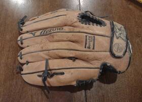 1150 Mizuno 041969738993 Prospect 11.5 Inch Rht Gpl Power Close 2 Brown Leather Baseball Glove 1150 Mizuno 041969738993 Prospect 11.5 Inch Rht Gpl Power Close 2 Brown Leather Baseball Glove