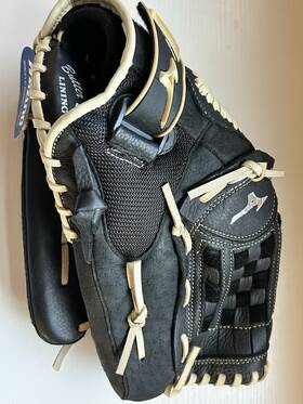 1401t Mizuno Nwt Black Leather Gpmp Baseball Glove Right Hand Throw 14 Inch 1401t Mizuno Nwt Black Leather Gpmp Baseball Glove Right Hand Throw 14 Inch