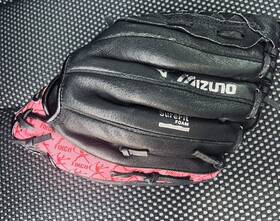 26534 Mizuno Prospect Finch Youth Glove Mitt Pink Black Fits Right Hand Euc