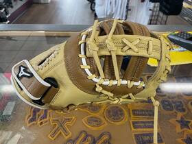 Gxf90b4 Mizuno 889961409622 First Base Glove 12.5 Inch Brown/tan Right Hand Throw Gxf90b4 Mizuno 889961409622 First Base Glove 12.5 Inch Brown/tan Right Hand Throw