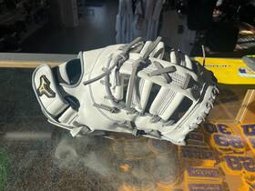 Mizuno 899801486265 Mvp Prime 13 Inch Fastpitch Softball First Base Mitt White Right Hand Throw Mizuno 899801486265 Mvp Prime 13 Inch Fastpitch Softball First Base Mitt White Right Hand Throw