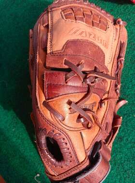 Gfe1401 Mizuno Softball Glove 14 Inch Lokoya Leather Right Hand Rht Soft Broken-in Nice Gfe1401 Mizuno Softball Glove 14 Inch Lokoya Leather Right Hand Rht Soft Broken-in Nice