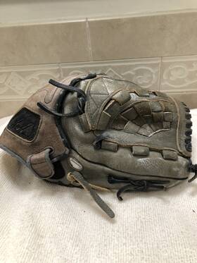 Ggn-1200 Mizuno Generation Women S Broken In Deep Pocket 12 Inch Softball Glove Right Throw