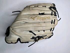 Gmvp-1300pf3w Mizuno Women S 13 Inch Fully Broken In Softball Glove Left H Throw Gmvp-1300pf3w Mizuno Women S 13 Inch Fully Broken In Softball Glove Left H Throw