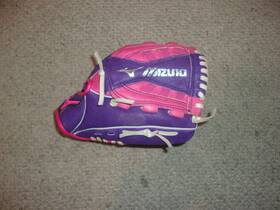 Gpp1005f1d Mizuno Fastpitch Finch 10 Inch Softball Glove Rht Pink Purple Gpp1005f1d Mizuno Fastpitch Finch 10 Inch Softball Glove Rht Pink Purple