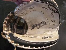 Gsp-335bw Mizuno Women S 33 Supreme Fast Pitch Softball Catchers Mitt Left Hand