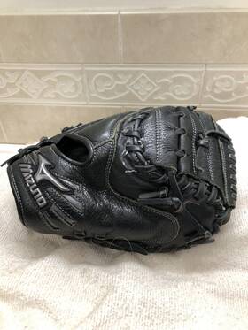 Gxc-95 Mizuno Small Boys Fully Broken In 31 Inch Baseball Catchers Mitt Right Throw Gxc-95 Mizuno Small Boys Fully Broken In 31 Inch Baseball Catchers Mitt Right Throw