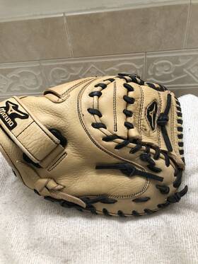 Gxs-52 Mizuno Mvp Women S Well Padded 33 Inch Softball Catchers Mitt Right Throw Gxs-52 Mizuno Mvp Women S Well Padded 33 Inch Softball Catchers Mitt Right Throw