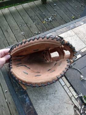 Gxs-57 Mizuno Broken In Deep Pocket Women S 34 Inch Softball Catchers Mitt Right