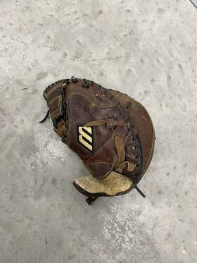 Mcl-2000 Mizuno Broken In Well Baseball Catchers Mitt Right Hand Throw Mcl-2000 Mizuno Broken In Well Baseball Catchers Mitt Right Hand Throw