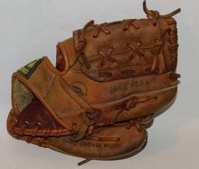 Mt2003 Mizuno Pete Rose Record Breaker 10 Inch Leather Youth Baseball Glove Rht Mt2003 Mizuno Pete Rose Record Breaker 10 Inch Leather Youth Baseball Glove Rht