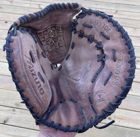 Mvs-c002 Mizuno Victory Deep Pocket 34 Inch Softball Catchers Mitt Right H Throw Rht
