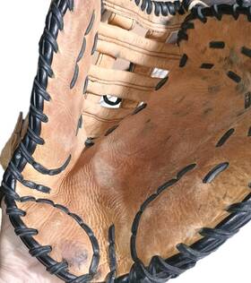 Mzf-30 Mizuno First Base Lh Mitt Throw Right Handed Broke In