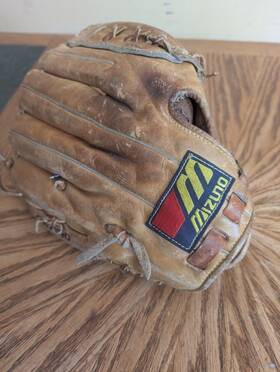 Tsu-4 Mizuno Vintage Rare World Win Rht Professional Model Baseball Mitt Glove Tsu-4 Mizuno Vintage Rare World Win Rht Professional Model Baseball Mitt Glove