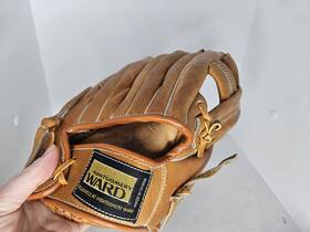 60-21202 Montgomery Ward Professional Model Prime Leather Deep Pocket Rht Used