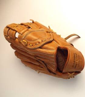 80-21160 Montgomery Ward Pro Softball Model Glove Registered Rh Throw