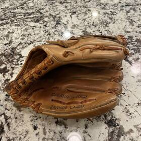 7110 National Sporting Goods Right Rh Pitcher Infield Outfield Lt. Brown Leather Baseball Glove