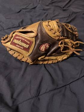 Ab-3300 Nokona Catcher S Mitt 33 Inch Right Handed Very Good