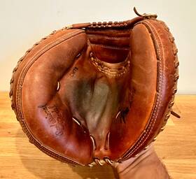 Cm73 Nokona Leather Catcher S Mitt Rht Glove Professional Model 33.5 Inch Cm73 Nokona Leather Catcher S Mitt Rht Glove Professional Model 33.5 Inch
