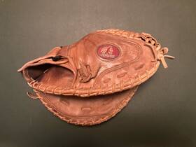 Epv3250 Nokona Softball Catchers Mitt 32.5 Inch Walnut Right Throwing Hand