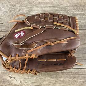 W-1300c Nokona W-1300c/l Classic Walnut Closed Web Tan Lace 13 Inch Right Handers Baseball Glove
