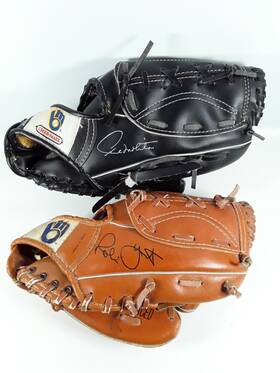 2526 Pepsi Lot Of 2 Vintage Milwaukee Brewers Robin Yount And Paul Molitor Youth Promo Gloves