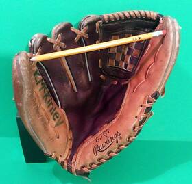 Gj67 Rawlings Vtg 1970s 11 Inch Roberto Clemente Baseball Glove Pirates Puerto Rico Gj67 Rawlings Vtg 1970s 11 Inch Roberto Clemente Baseball Glove Pirates Puerto Rico