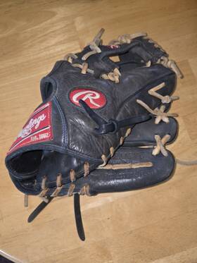 Gxle115nc Rawlings Gamer Xle Perfectly Broken In 11.5 Inch Baseball Glove Wears On Left Hand Gxle115nc Rawlings Gamer Xle Perfectly Broken In 11.5 Inch Baseball Glove Wears On Left Hand