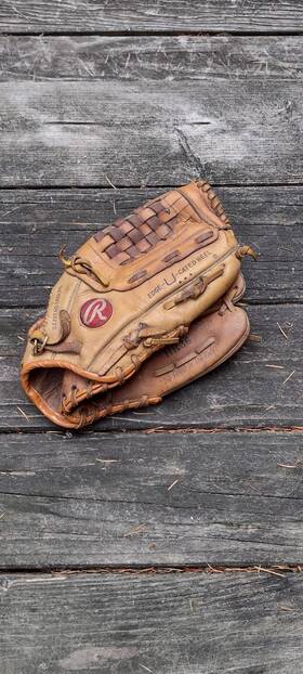 Hr36 Rawlings Harold Reynolds Leather Baseball Glove Broken In Hr36 Rawlings Harold Reynolds Leather Baseball Glove Broken In
