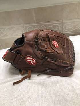 P125bf Rawlings Girls Fully Broken In 12.5 Inch Softball Glove Right Hand Throw P125bf Rawlings Girls Fully Broken In 12.5 Inch Softball Glove Right Hand Throw