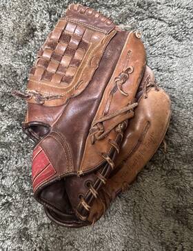 Pg-26 Rawlings Pg26 Leather Baseball Glove Web Deep Well Pocket. Vintage Loved Pg-26 Rawlings Pg26 Leather Baseball Glove Web Deep Well Pocket. Vintage Loved