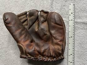 Pm20 Rawlings Vintage 3 Finger Baseball Glove. Right Hand Throw Great Condition