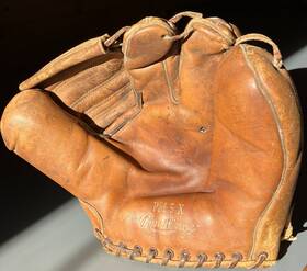 Pm5x Rawlings Vintage 1950s Right Hand Throw Baseball Mitt Pm5x Rawlings Vintage 1950s Right Hand Throw Baseball Mitt