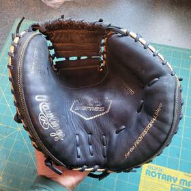R9cm325bg Rawlings R9 Catchers Mitt 32 1/2 Inch Right Hand Throw Broken In