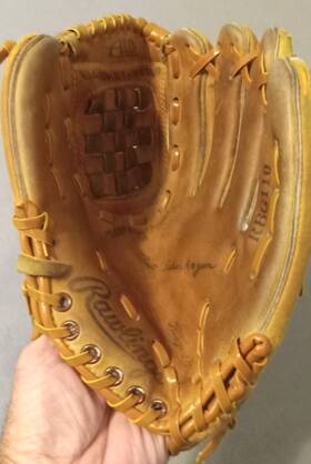 Rbg110 Rawlings Youth Baseball Mitt - Bret Saberhagen Model Rht