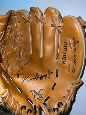 Rbg160 Rawlings Baseball Glove 10 1/2 Inch Deep Well Pocket Ken Griffey Jr 10.5